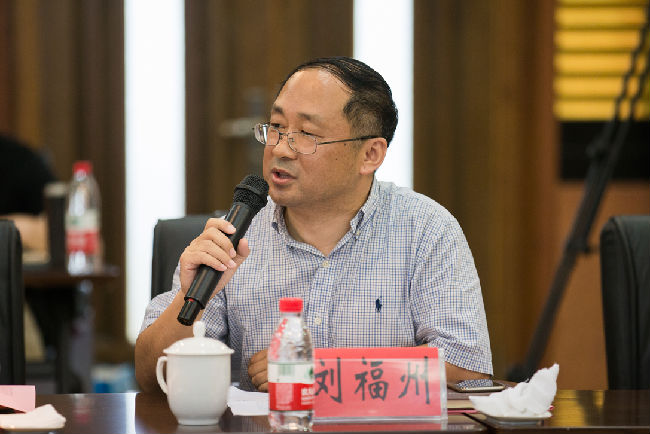 马克思主义学院常务副院长刘福州介绍了浙江传媒学院学习讲习所成立的