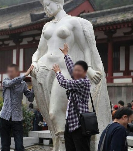 299cm3-3游人乱象何时休.jpg