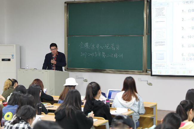 申屠璐瑶1.jpg
